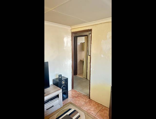 2 BEDROOM HOUSE FOR SALE IN MABOPANE  UNIT B